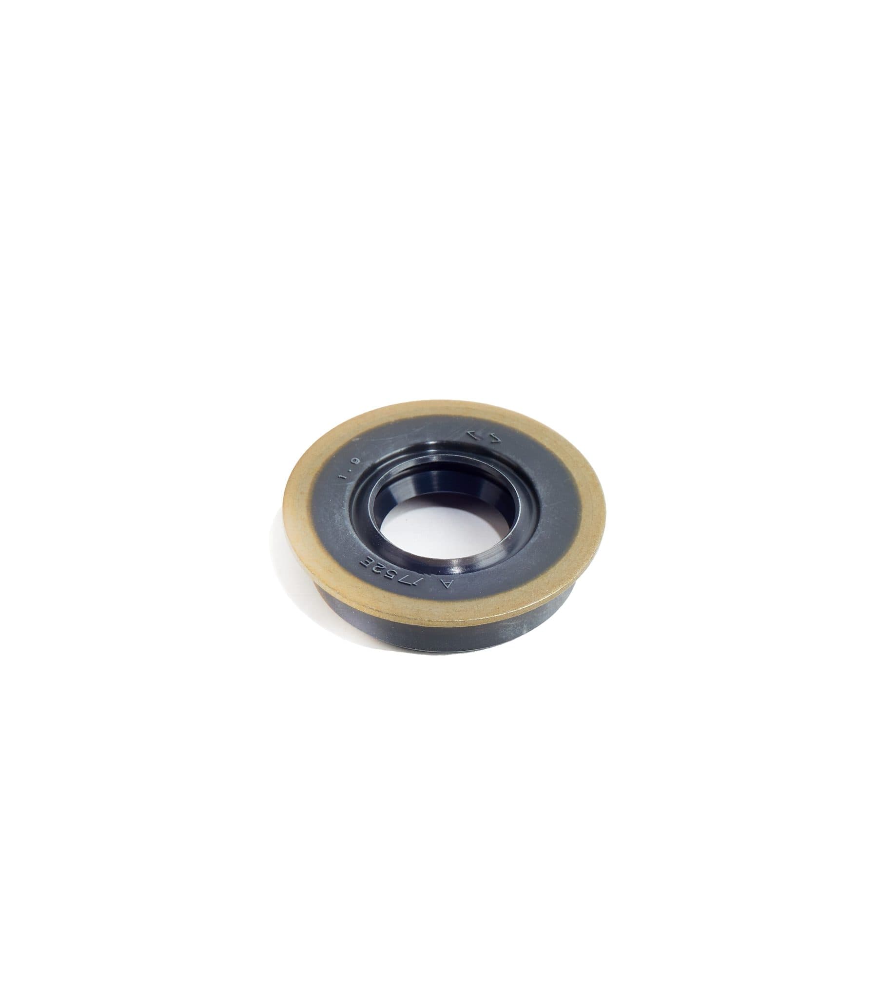 Kubota transmission oil seal - rear axle B5000 - B7100 | Shop4Trac